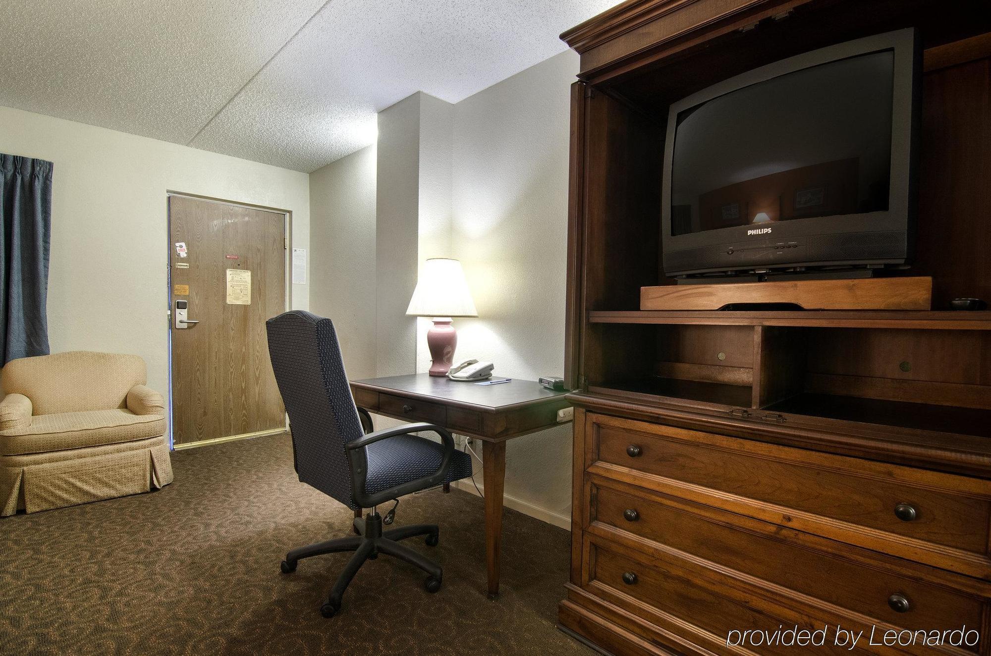 America'S Best Inn And Suites Emporia Esterno foto