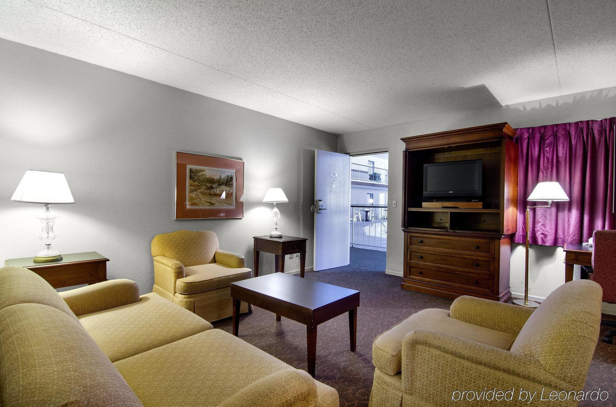 America'S Best Inn And Suites Emporia Esterno foto
