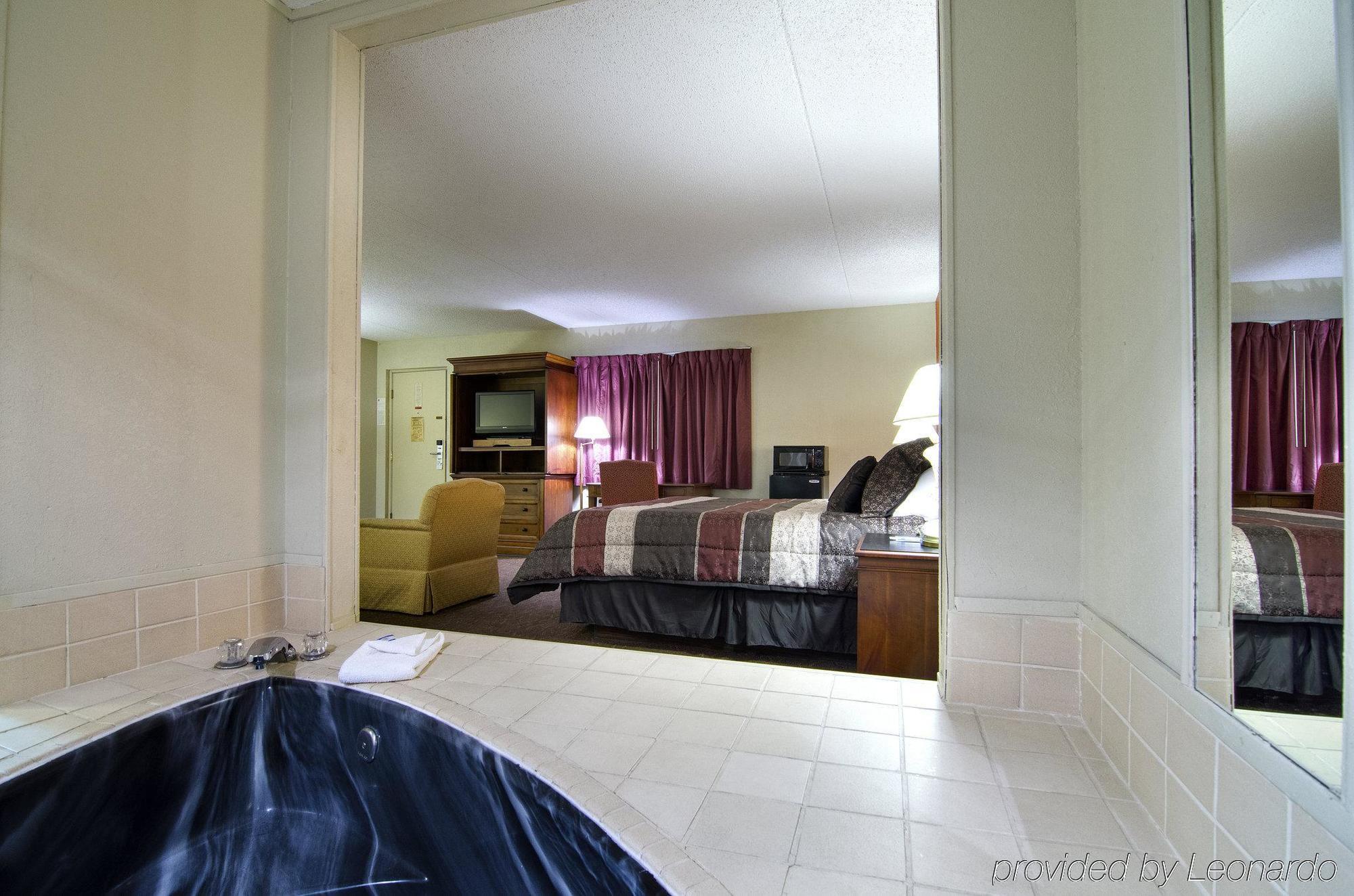 America'S Best Inn And Suites Emporia Esterno foto