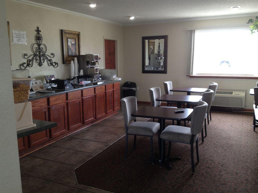 America'S Best Inn And Suites Emporia Esterno foto