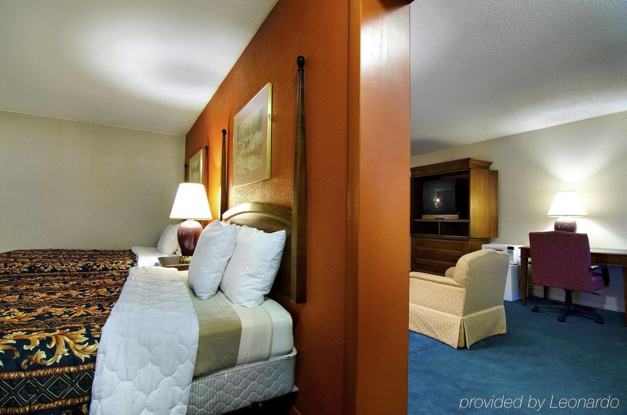 America'S Best Inn And Suites Emporia Esterno foto
