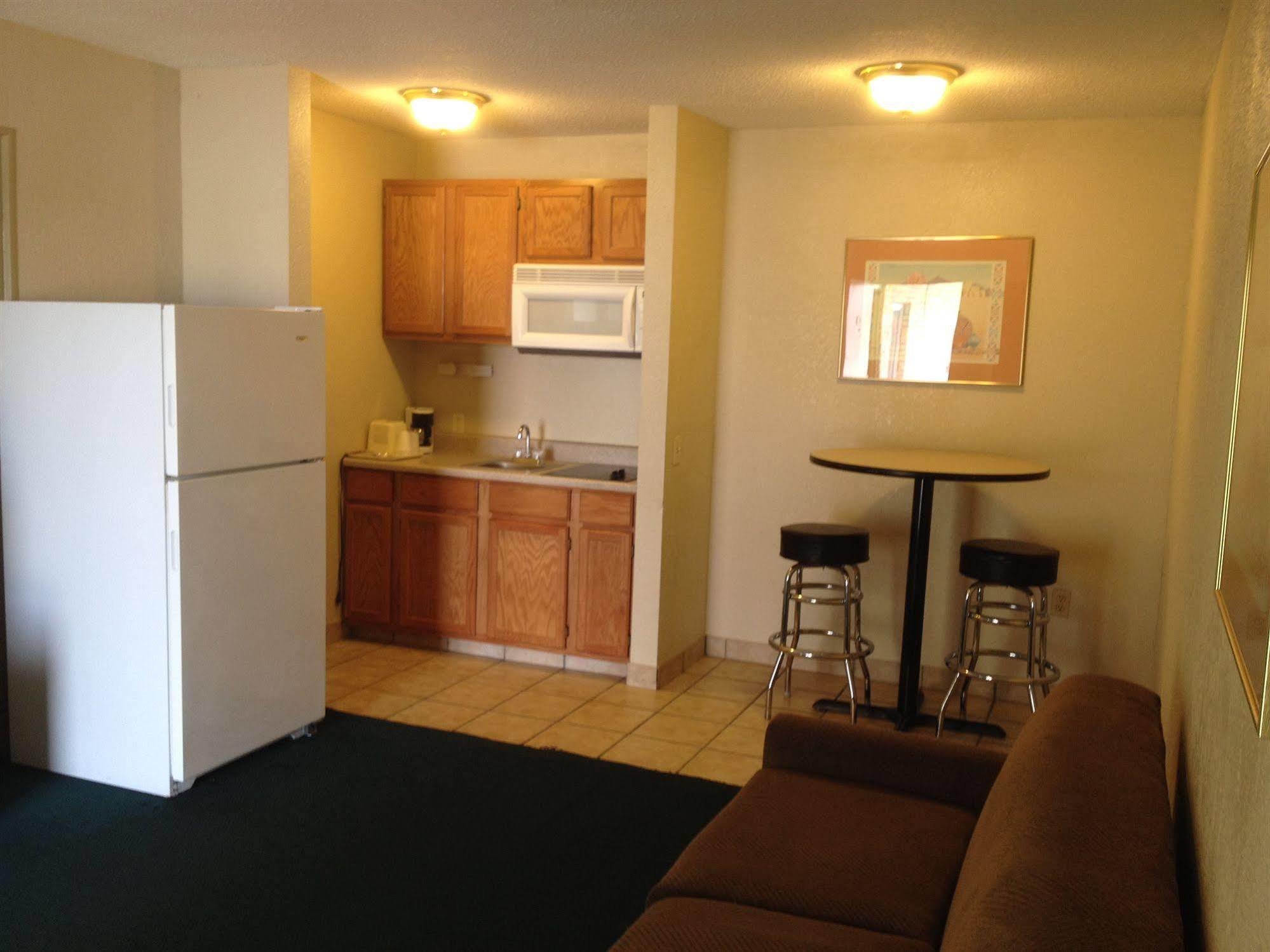 America'S Best Inn And Suites Emporia Esterno foto