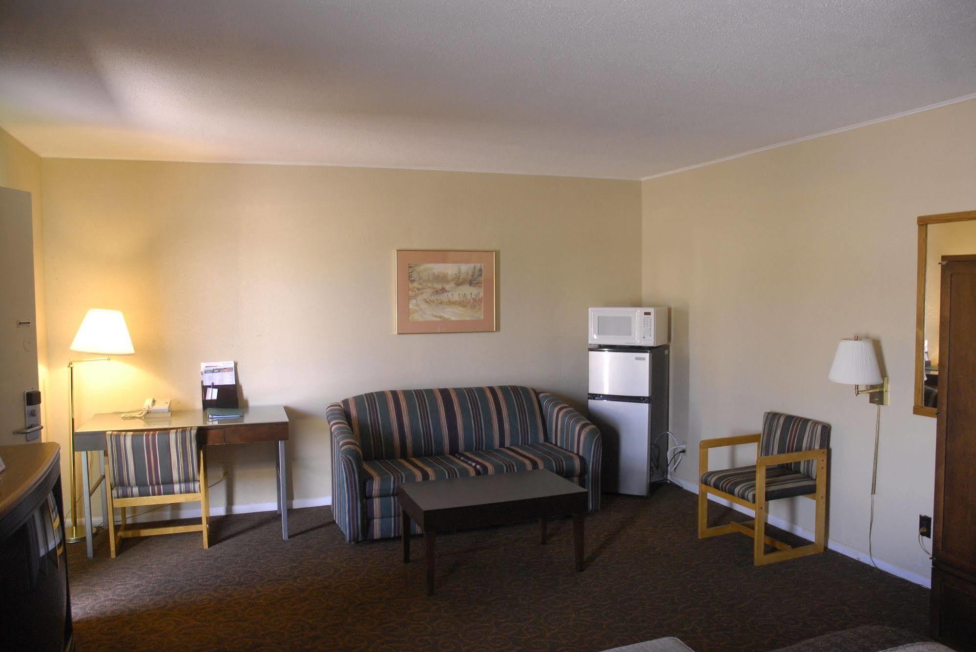 America'S Best Inn And Suites Emporia Esterno foto
