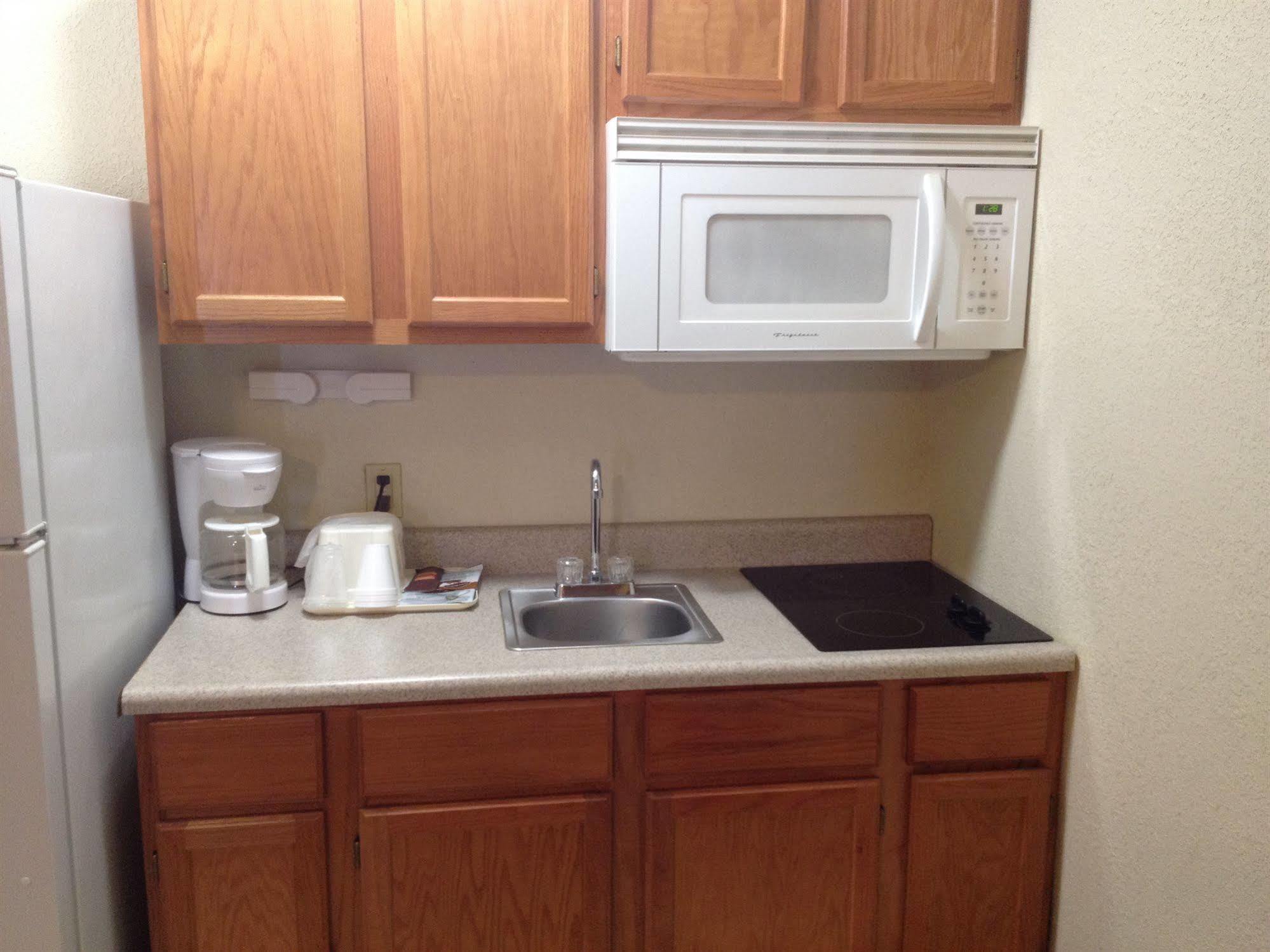 America'S Best Inn And Suites Emporia Esterno foto