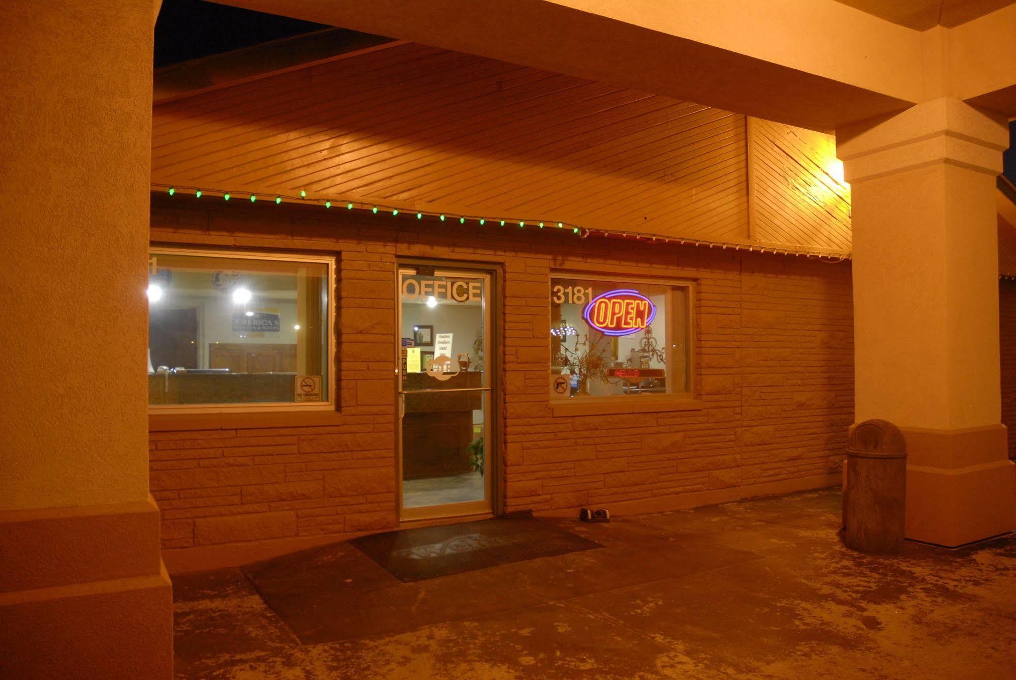 America'S Best Inn And Suites Emporia Esterno foto