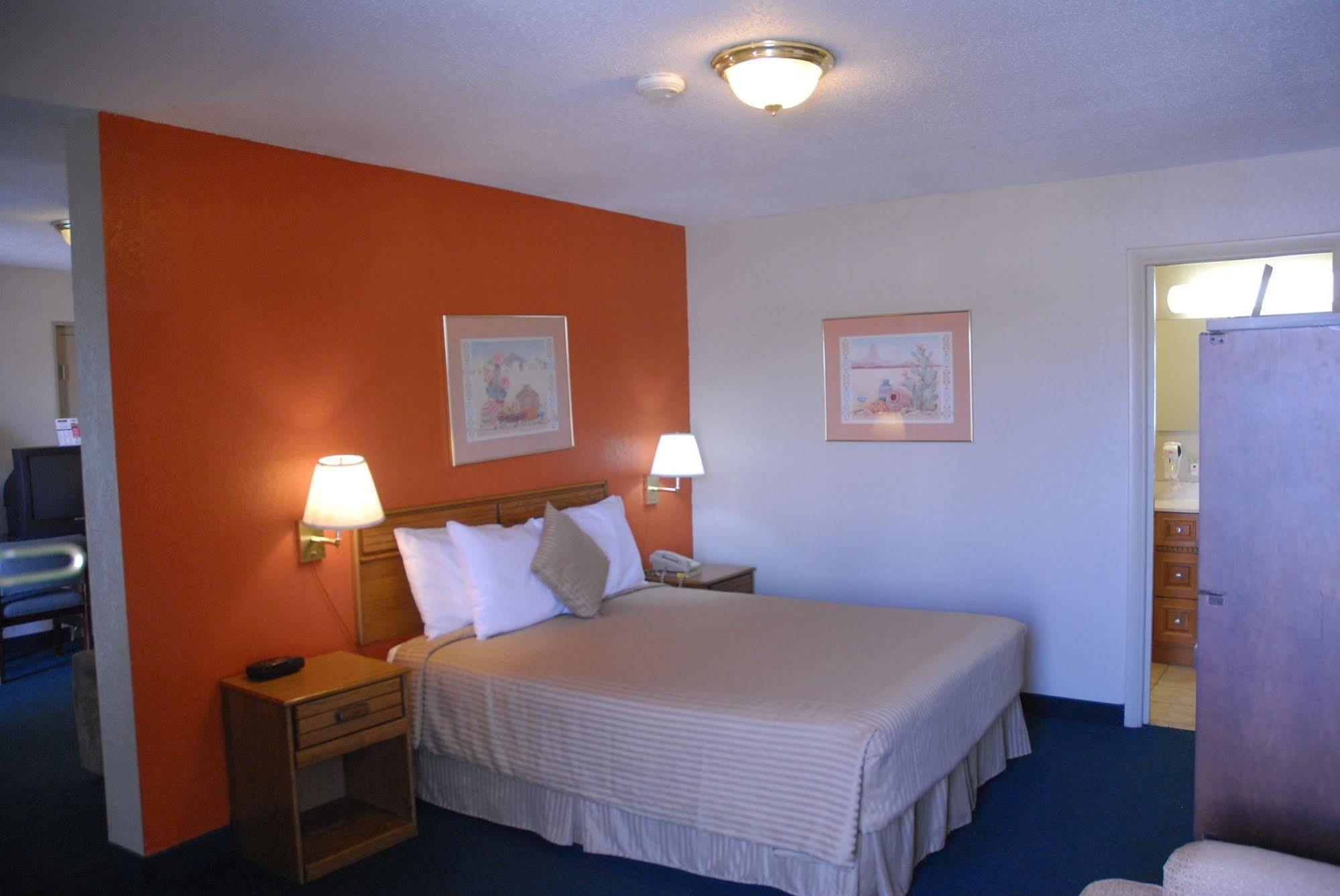 America'S Best Inn And Suites Emporia Esterno foto