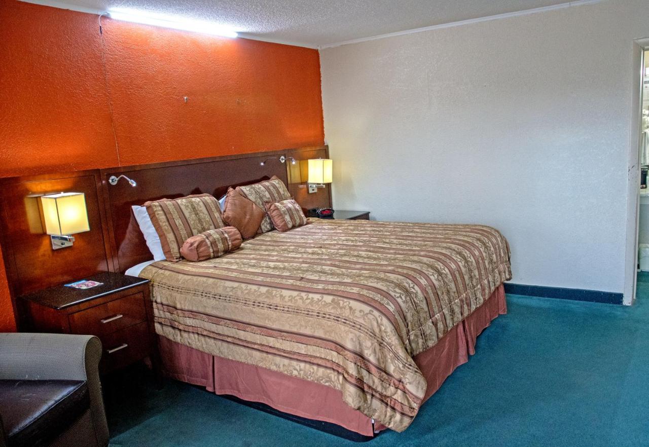 America'S Best Inn And Suites Emporia Esterno foto